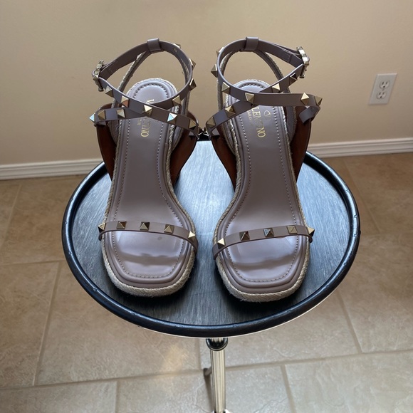 Valentino Garavani Rockstud Espadrille Sandals - Picture 3 of 10